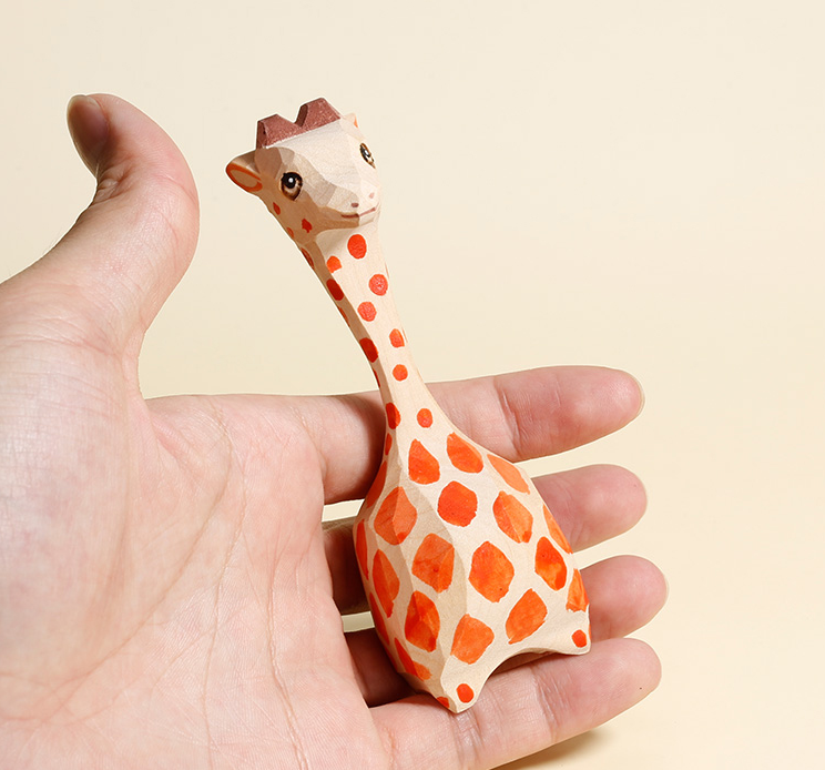 Adorable Handcrafted Wooden Giraffe Figurine - Perfect Desk Companion and Charming Gift for Kids and Young at Heart