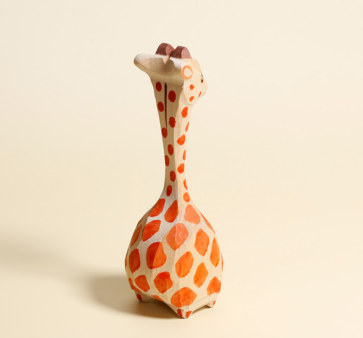 Adorable Handcrafted Wooden Giraffe Figurine - Perfect Desk Companion and Charming Gift for Kids and Young at Heart